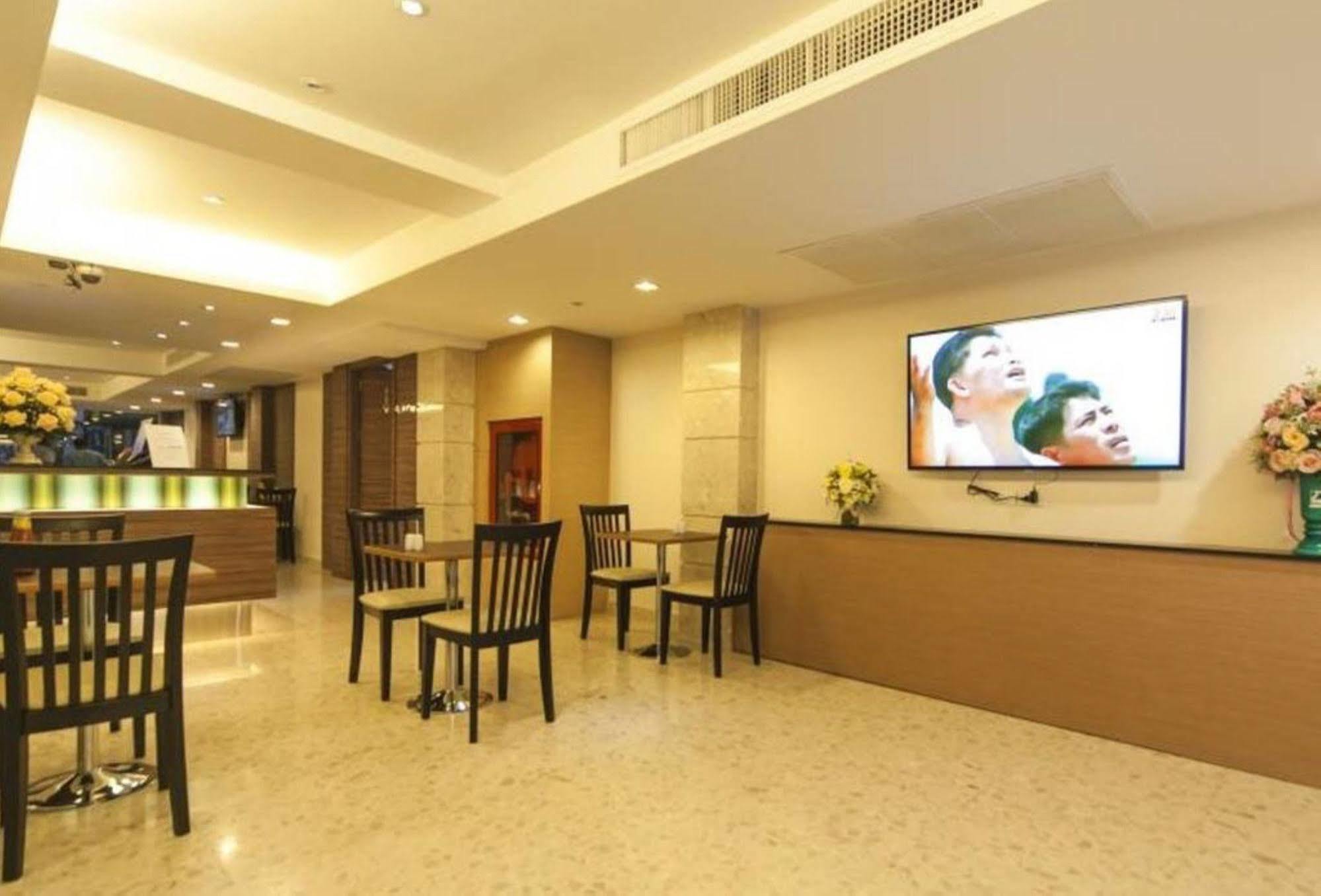 Gateway Hotel Pratunam Bangkok Exterior photo